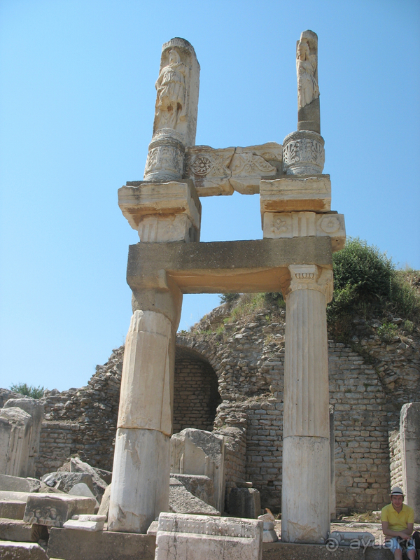 Альбом истории "Раннехристианский «античный» Эфес. «Царское» христианство Рима. "