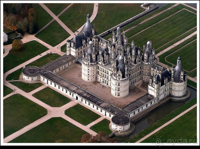 Шамбор - один из самых больших и прекрасных замков Долины Луары.