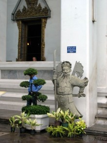 Бангкок. Каменные дзюдоисты.