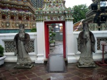 Бангкок. Каменные дзюдоисты.