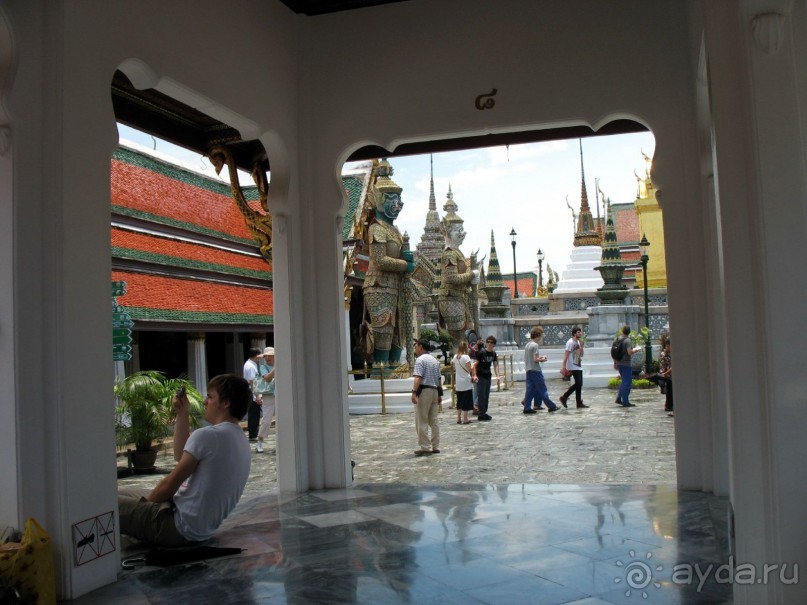 Бангкок. Каменные дзюдоисты.