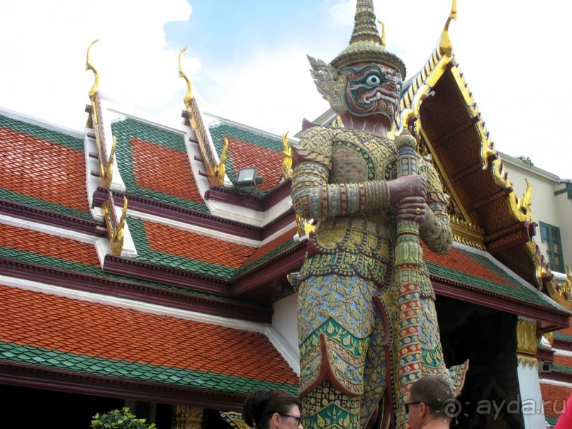 Бангкок. Каменные дзюдоисты.