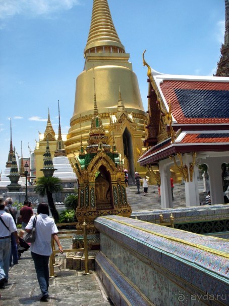 Бангкок. Каменные дзюдоисты.