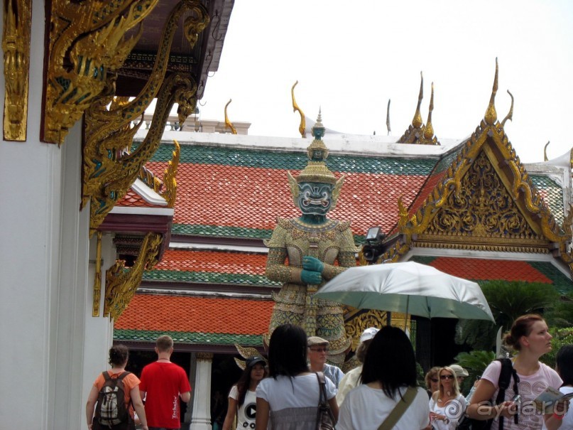 Бангкок. Каменные дзюдоисты.