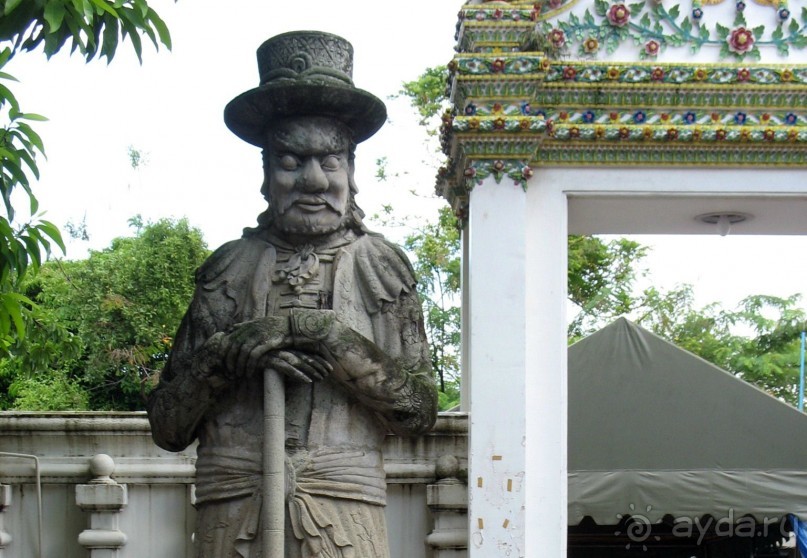 Бангкок. Каменные дзюдоисты.