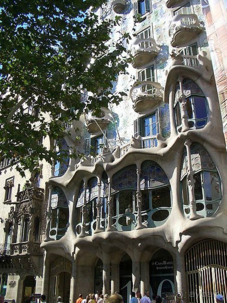Барселона.  гений Каталонии Гауди.