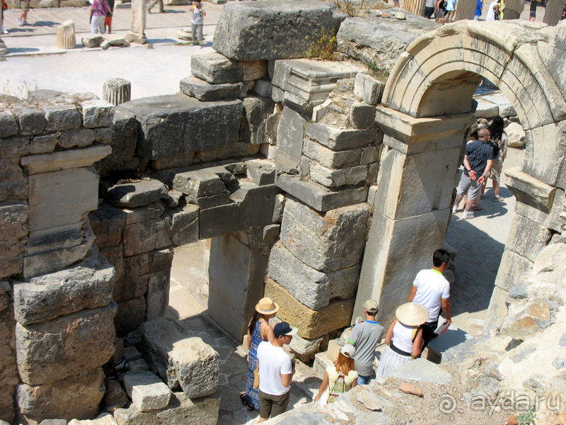 Раннехристианский «античный» Эфес. «Царское» христианство Рима. 