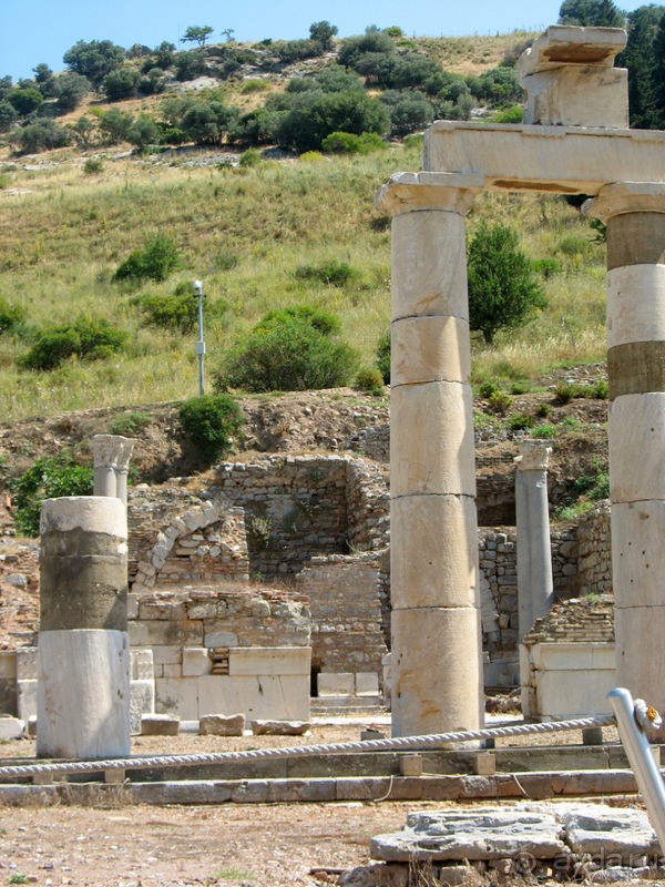 Раннехристианский «античный» Эфес. «Царское» христианство Рима. 