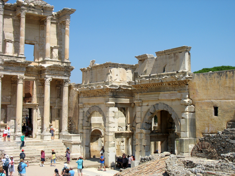 Раннехристианский «античный» Эфес. «Царское» христианство Рима. 