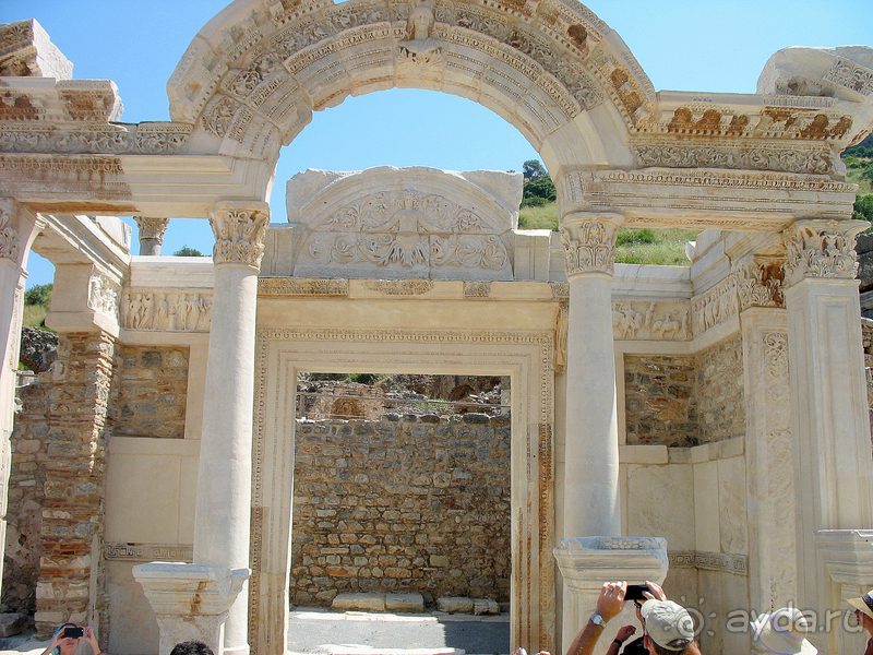 Раннехристианский «античный» Эфес. «Царское» христианство Рима. 