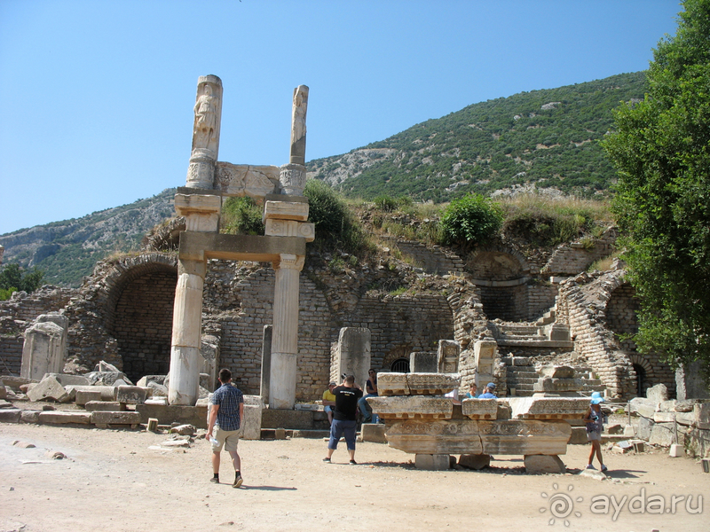 Раннехристианский «античный» Эфес. «Царское» христианство Рима. 