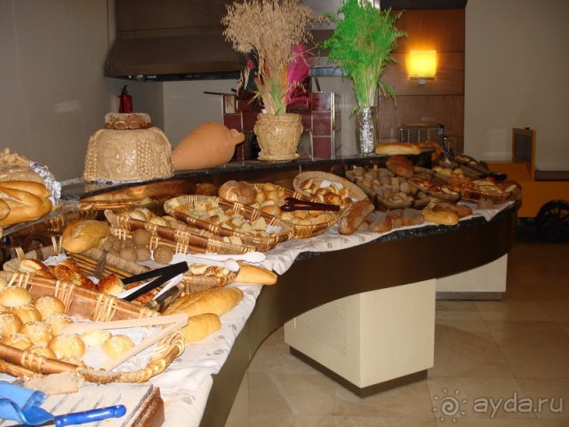 Свежая выпечка на шведском столе