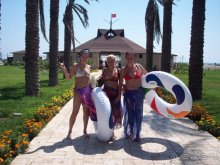 На аллее,ведущей к пляжу