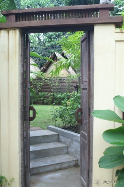 Buri Rasa Вход в номер первого этажа