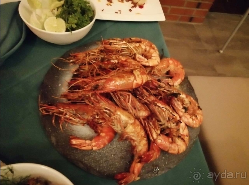 Стоит приехать как минимум ради чистого тёплого моря и мягчайшего песчаного пляжа Стоит приехать как минимум ради чистого тёплого моря и мягчайшего песчаного пляжа