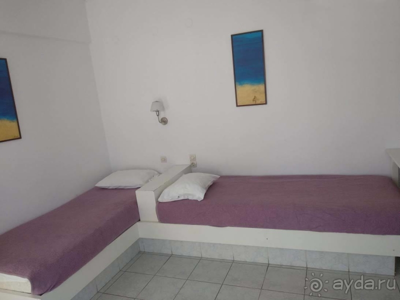 Главный минус - отсутствие нормального пляжа.