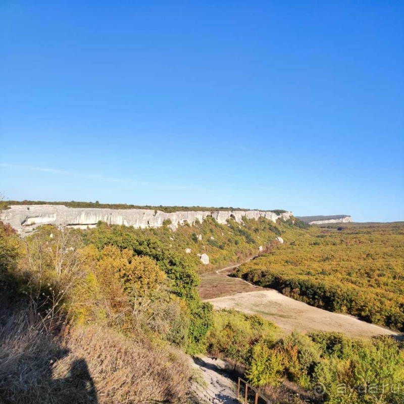 Вид с вершины скалы