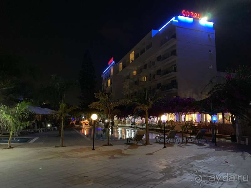 Старый ты, Corfu.