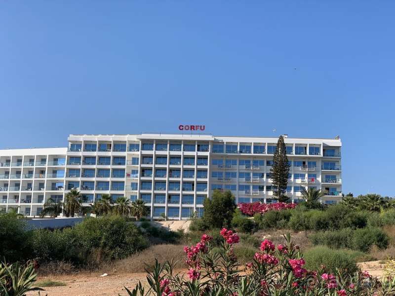 Старый ты, Corfu.