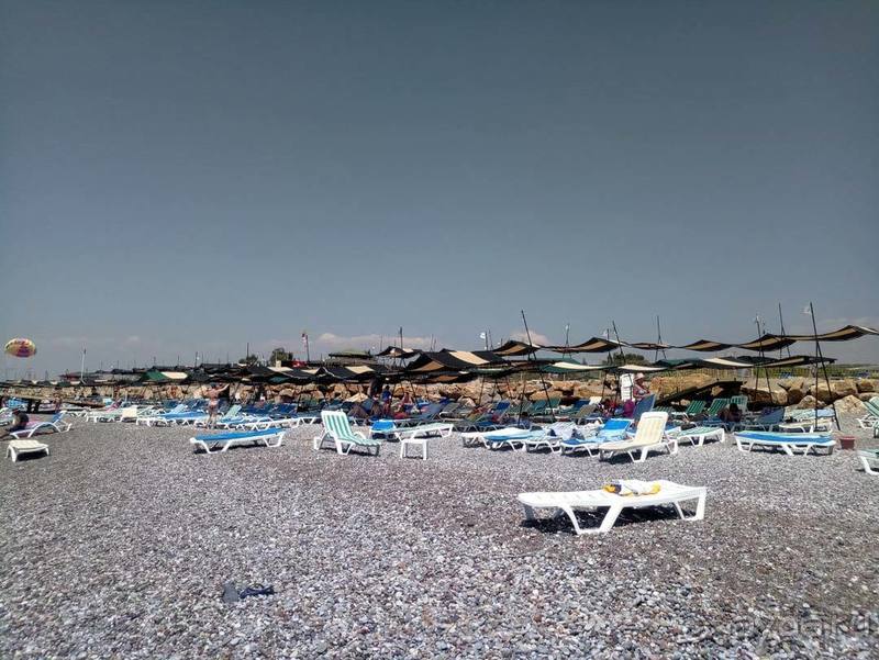 Отель был переполнен и не справлялся с потоком туристов! 