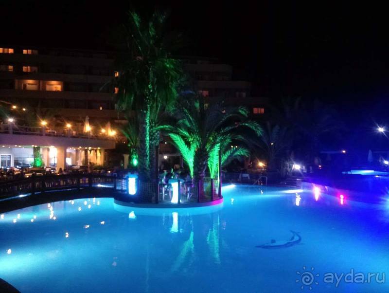 Отель был переполнен и не справлялся с потоком туристов! 