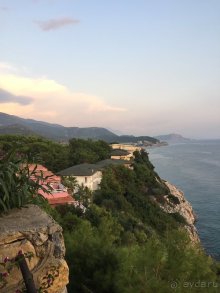 На рецепшене женщина за положительный отзыв предлагает какую нибудь услугу!!!