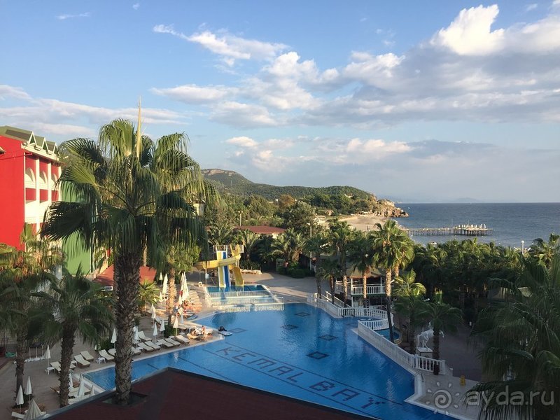 На рецепшене женщина за положительный отзыв предлагает какую нибудь услугу!!!