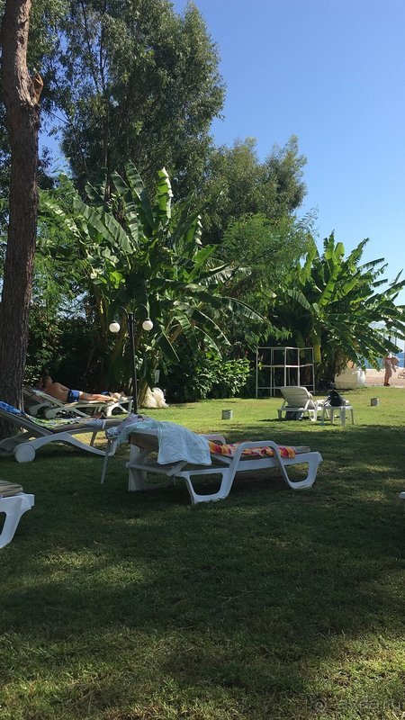 Отель требует реновации.