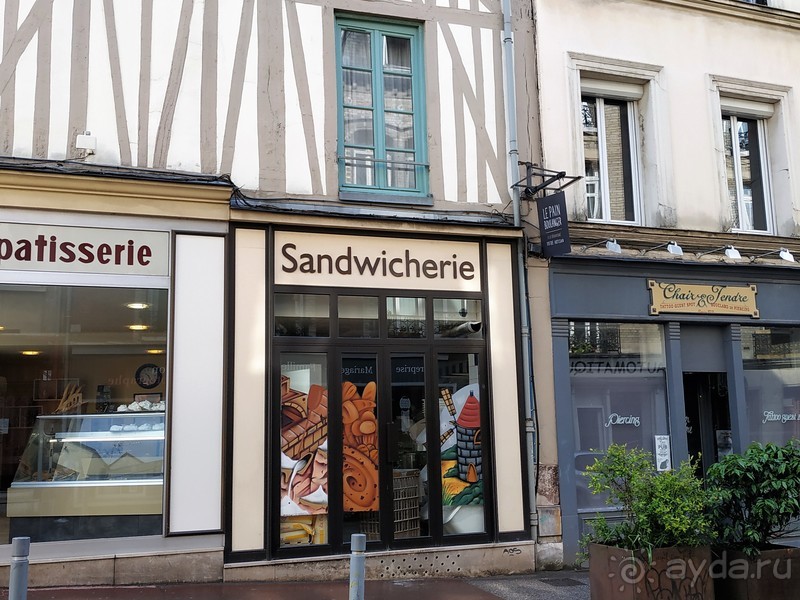 Кафе, где обедала сэндвичами с кофе