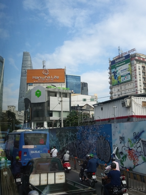 Час-пик на дорогах Сайгона