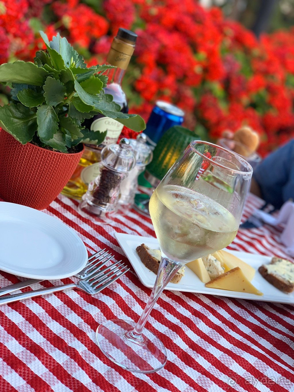 Отель пафосный, не более того.