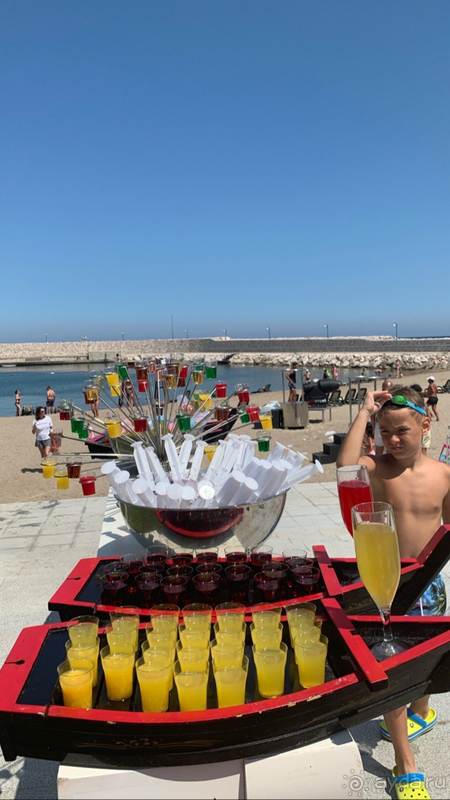 Отель пафосный, не более того.