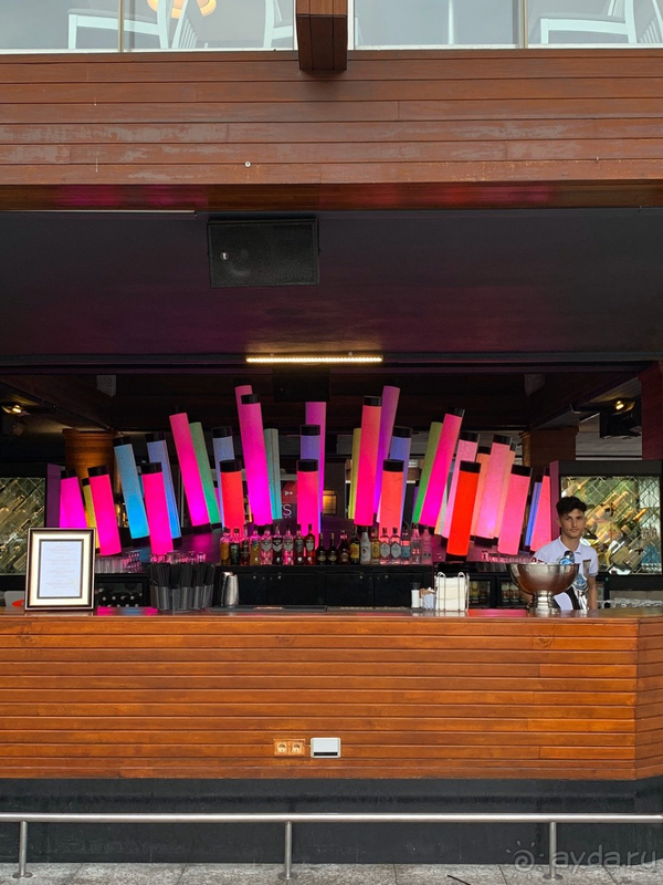 Отель пафосный, не более того.