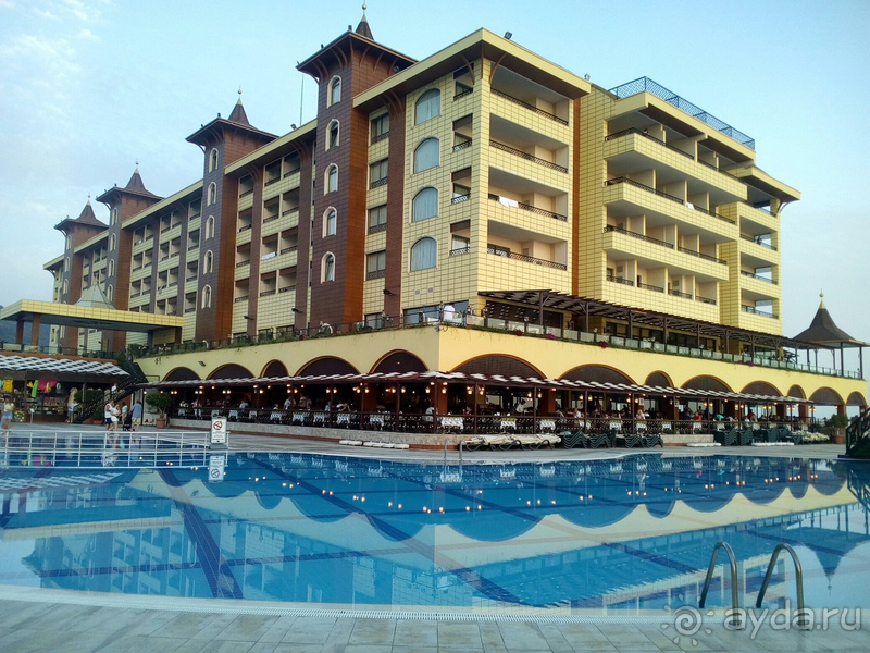 "Утопия" утопает в зелени и цветах!