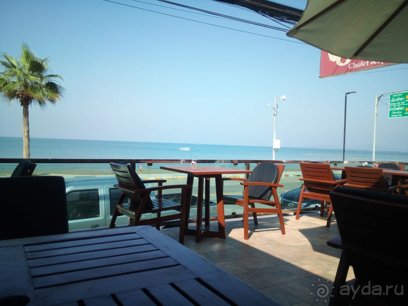 Небольшой спокойный отель на Джомтьене