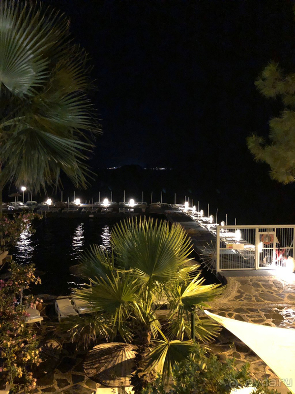 Отель выигрывает благодаря расположению и природе