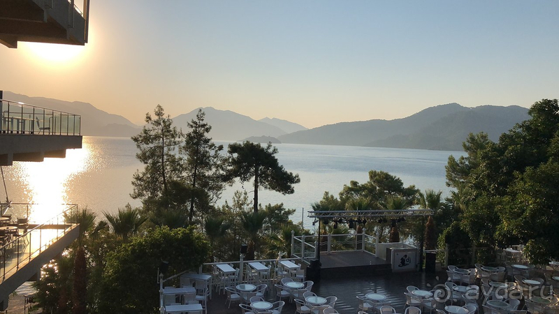 Отель выигрывает благодаря расположению и природе