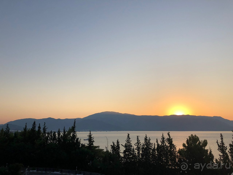 Отель выигрывает благодаря расположению и природе