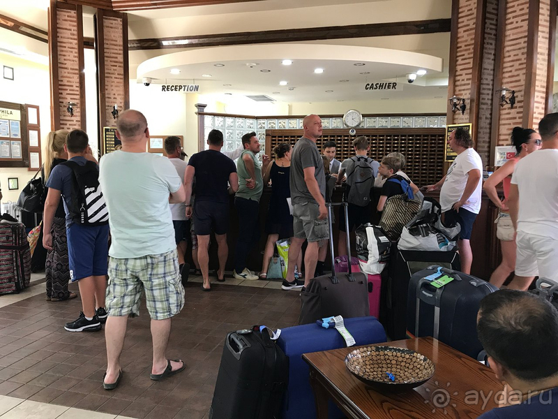 Никак не тянет на 5 звездочный, ну никак...