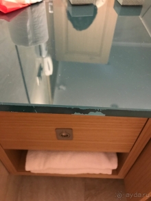 Никак не тянет на 5 звездочный, ну никак...