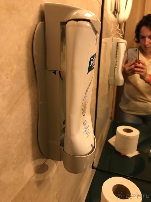 Никак не тянет на 5 звездочный, ну никак...