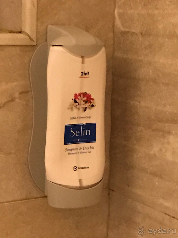 Никак не тянет на 5 звездочный, ну никак...