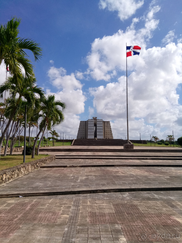 Необычный маяк