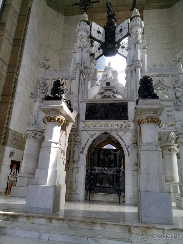 Необычный маяк