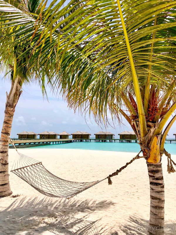 Отель может и не плохой....но вот остров и кухня...