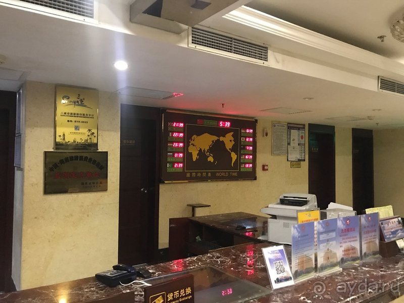 Отель напоминает остатки былой роскоши.