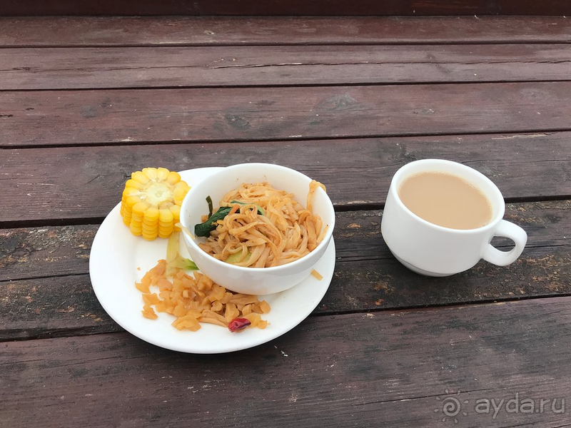 Отель напоминает остатки былой роскоши.