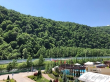 Обожаем это место!