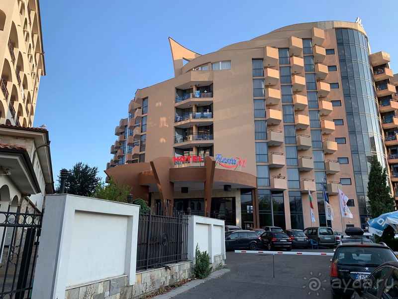 На 4 звезды FIESTA M не тянет никак.