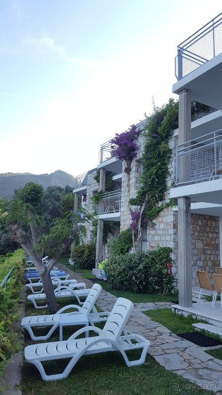 Чудесный тихий отель над городком Турунч